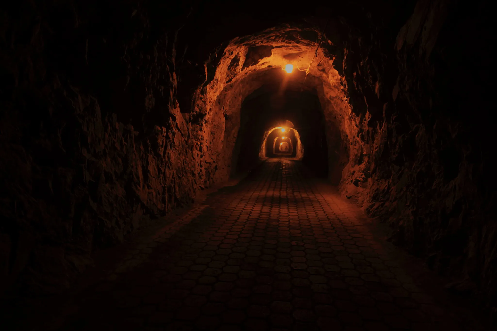 Interior of the Ogarrio tunnel in Real de Catorce, San Luis Potosí, with warm lighting and rock walls.